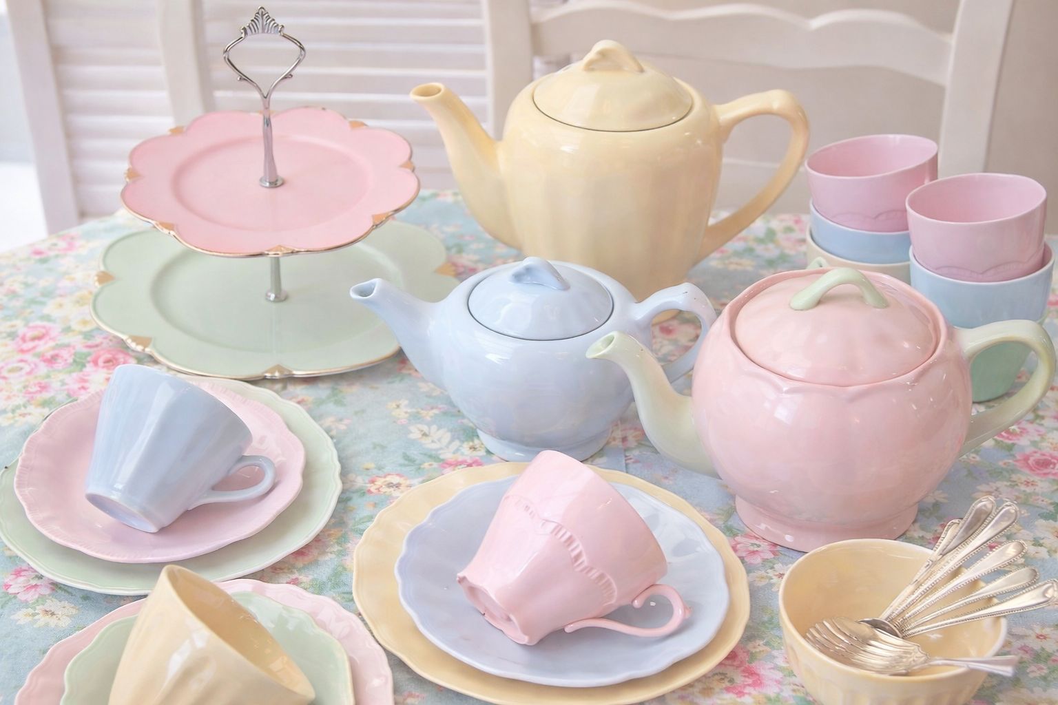 Why Pastel Colors Make Everything Look More Aesthetic – And How to Style With Them